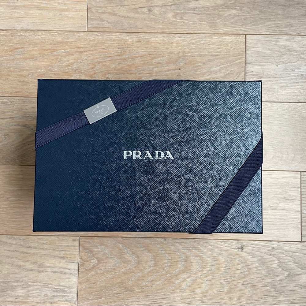 ➡️PRADA purse box with band➡️